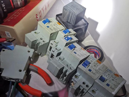 电工如何检查线路故障？