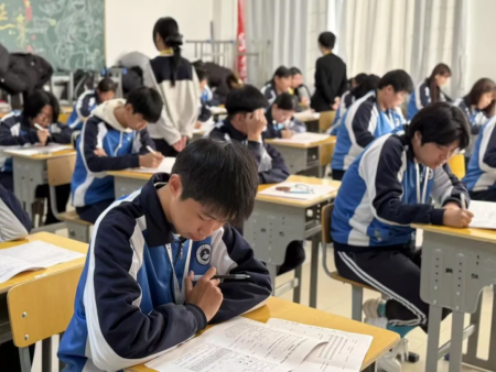 以考促学明方向 严谨务实保公平——营口渤海卫生学校2025-2026学年第一学期期中考试顺利开考