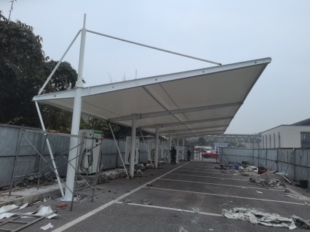 富顺拉杆型充电桩停车棚完工
