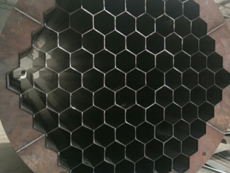 Electric capture adhesive honeycomb inner liner