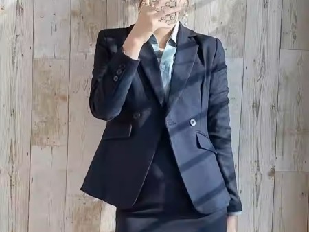 高 端职业装西装
