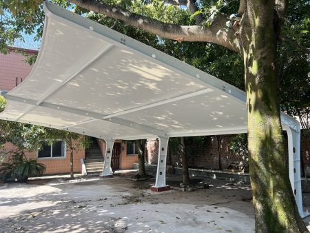 重庆白市驿停车棚完工