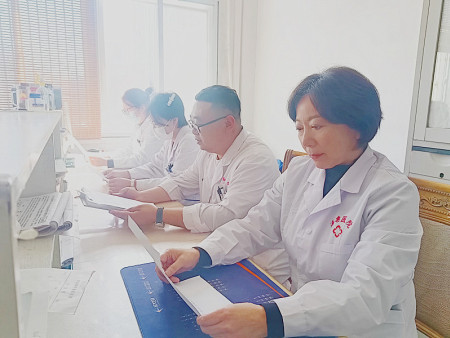 党员义诊护安康 真情服务暖夕阳——营口西市通惠医院