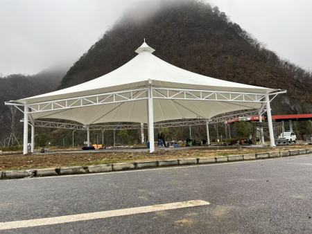 再聚膜结构匠心筑景！25天速通贵州黔东南天空之桥，双厂赋能打造特色张拉膜景观棚