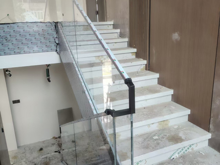 铝合金玻璃栏杆