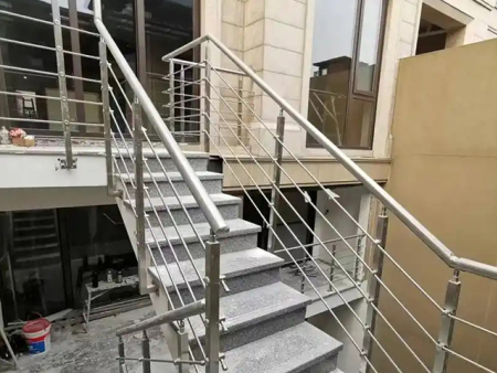钢楼梯和不锈钢扶手