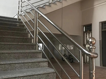 不锈钢楼梯和扶手