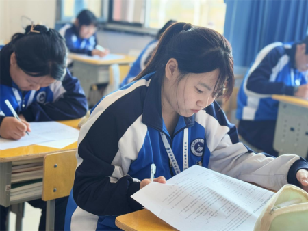 以考促学明方向 严谨履职守初心——25-26学年营口渤海卫生学校期中考试顺利举行