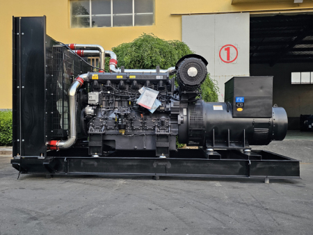 上柴700KW发电机组