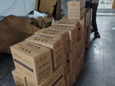 西安高新区某小区物业SANTANA品牌UPS蓄电池安装 (3)