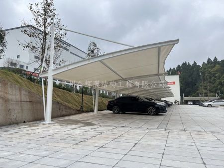 为什么优先修建拉杆式膜结构车棚