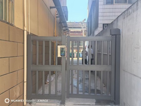 铁艺小门