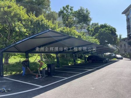 灰色膜结构停车棚