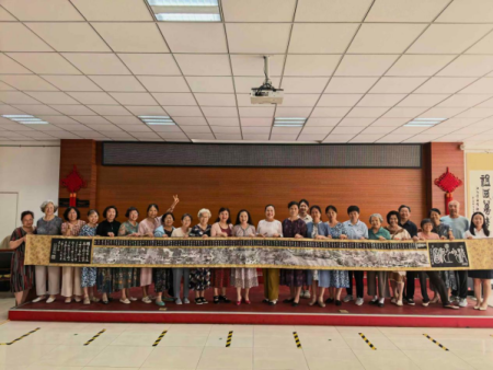 指尖生花，纸韵传情｜西安明阁工艺礼品有限公司受邀走进西北大学非遗体验中心开展剪纸体验活动