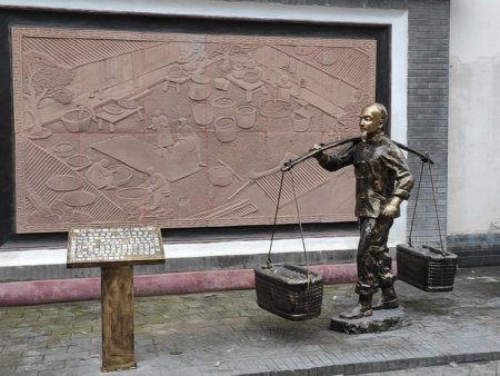 资阳临江寺豆瓣厂玻璃钢仿铜人物雕塑