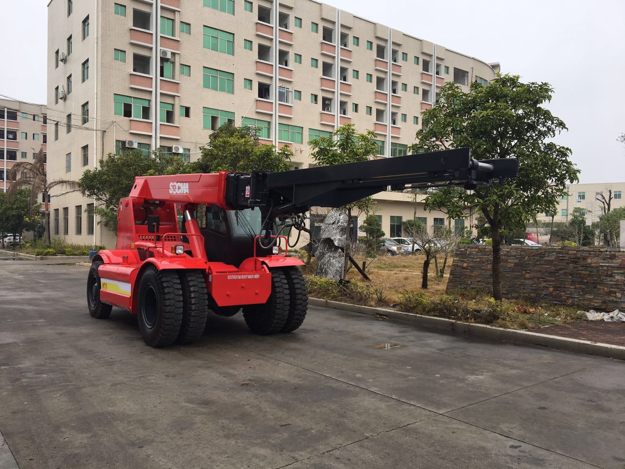 石材炮车伸缩臂吊装车专门装卸集装箱石板材炮车