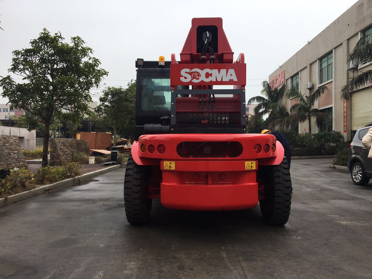 石材炮车伸缩臂吊装车专门装卸集装箱石板材炮车