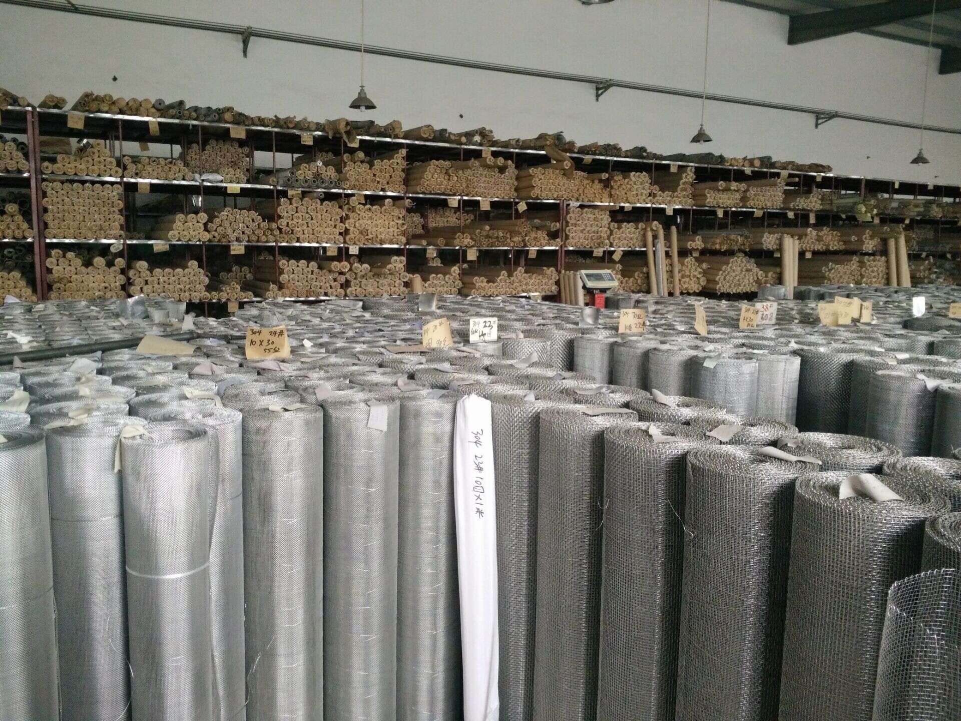 不锈钢筛网用途:不锈钢筛网广泛用于筛分过滤和防护装饰,适用范围遍布