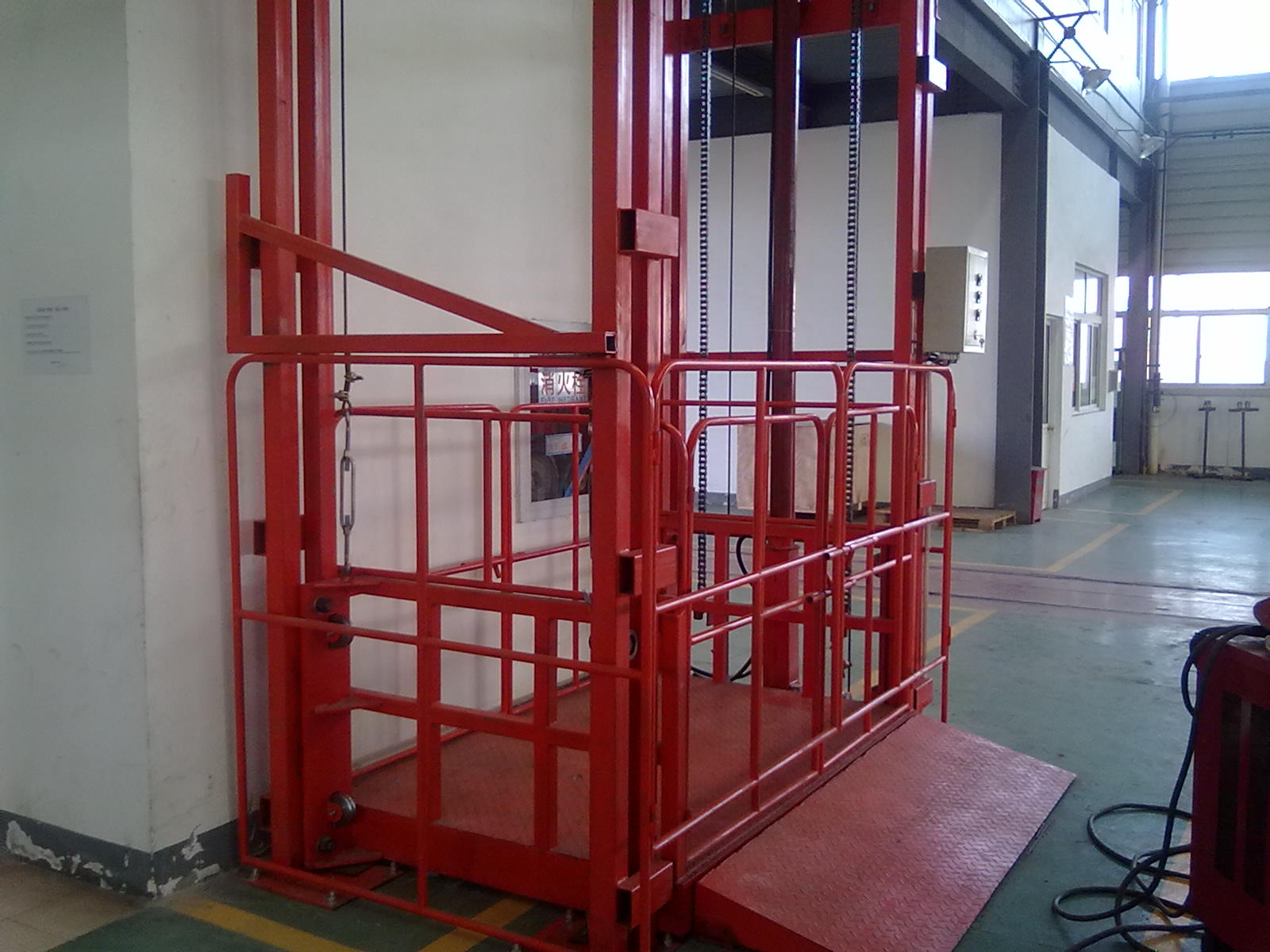 供应淮南楼口液压升降货梯盖亚机械