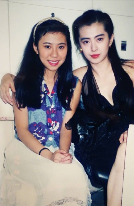 网友晒出当年和王祖贤合照肤白貌美真女神