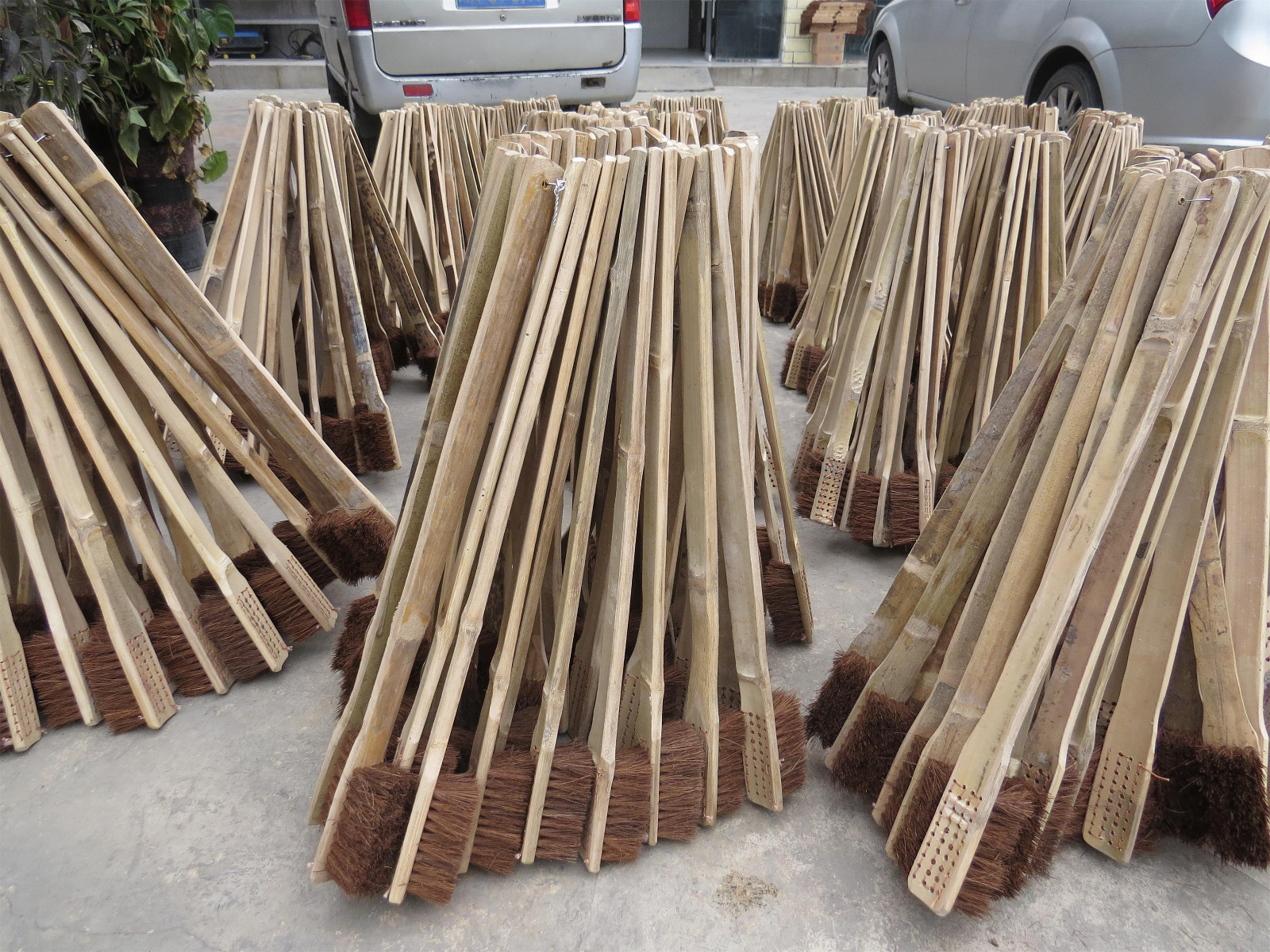 厂家生产竹板棕毛刷竹板刷棕毛长柄刷棕毛刷