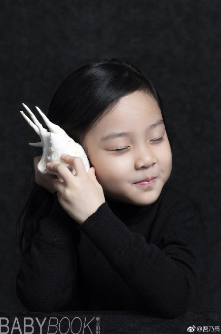 甜馨生日贾乃亮晒出甜馨美照