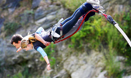 你了解双人蹦极吗是怎么跳的