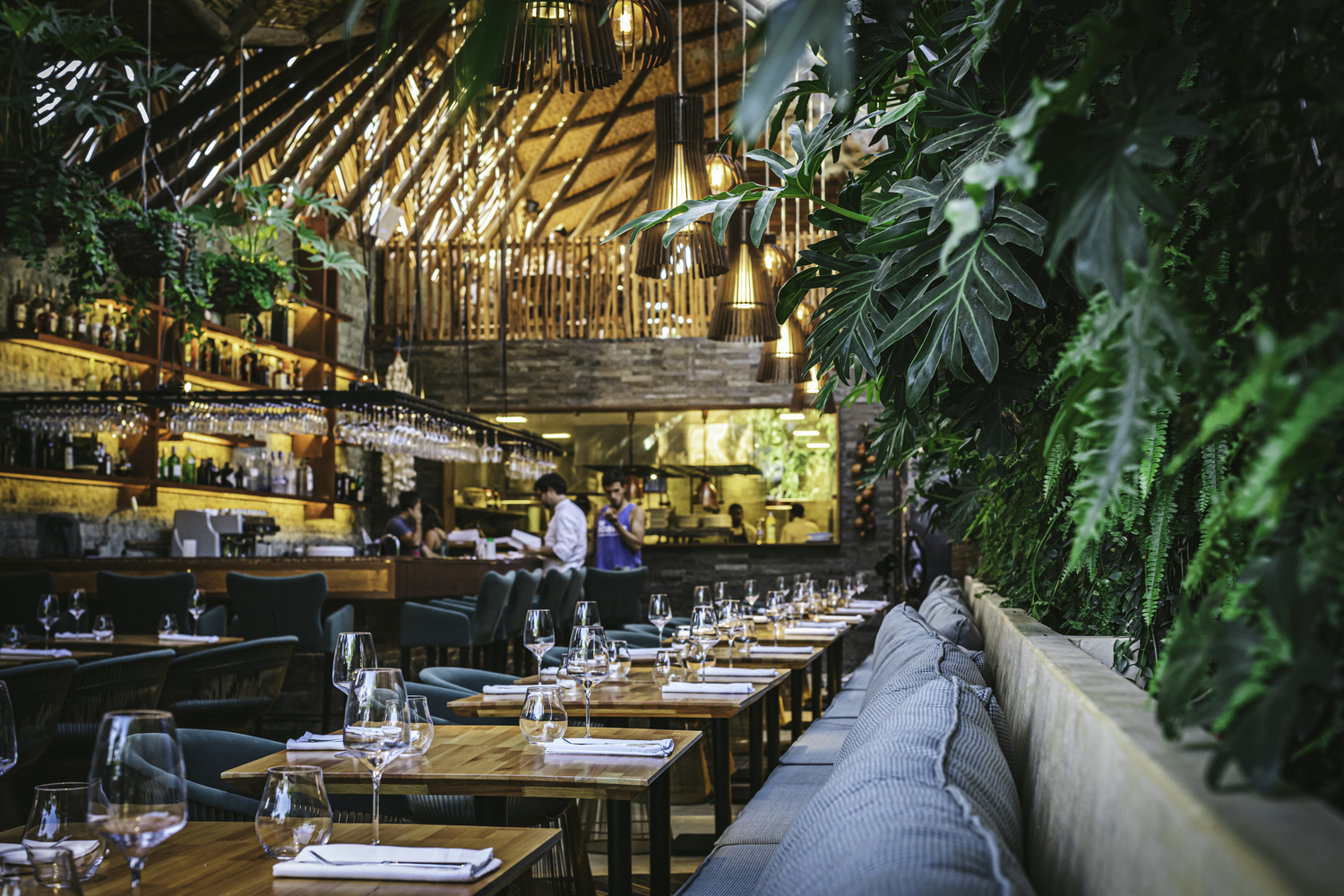 众派思商业设计分享 | 巴西热带风格ello餐厅设计